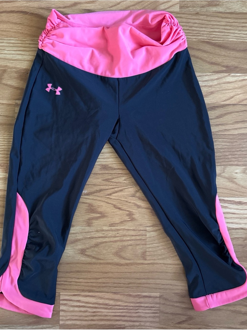 Under Armour Black and Hot Pink Athletic Capris Size Small